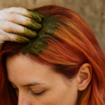 Henné sur cheveux colorés : tout ce qu’il faut savoir avant de se lancer